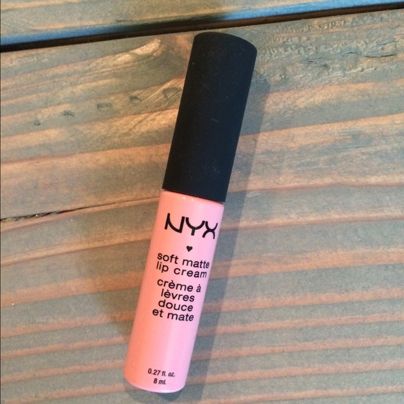 🚫SOLD🚫FREE w purchase! Nyx matte lip cream.