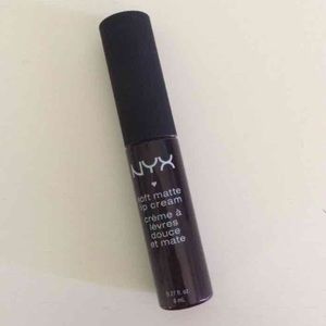 SOLD Nyx Transylvania lip color.
