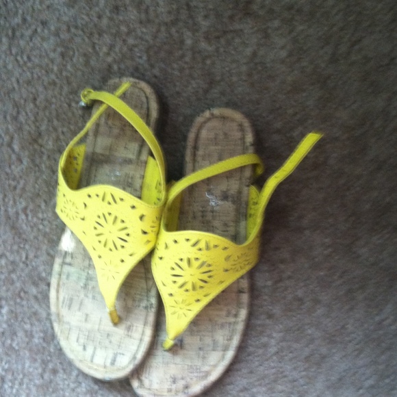 yellow sandals payless