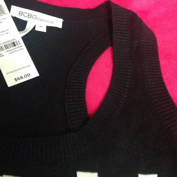 BCBGeneration Knit Black Crop Top w/ French Word - Picture 3 of 4