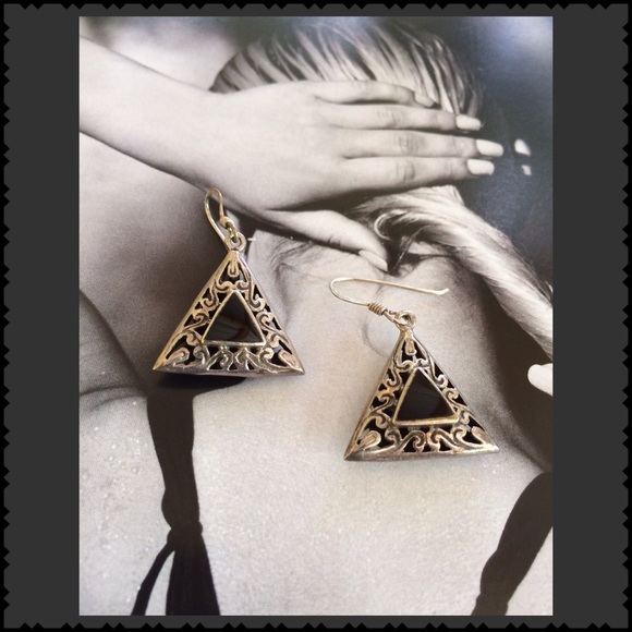 Jewelry - 🎀HP🎀Silver Tone Earrings