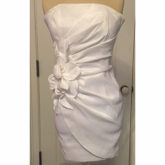 Price reduced! Cache White dress worn once!