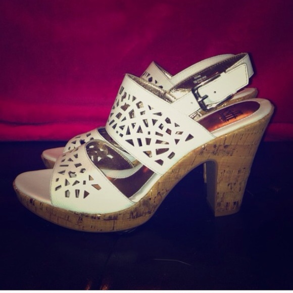 Reposh! Really cute wedge like heels