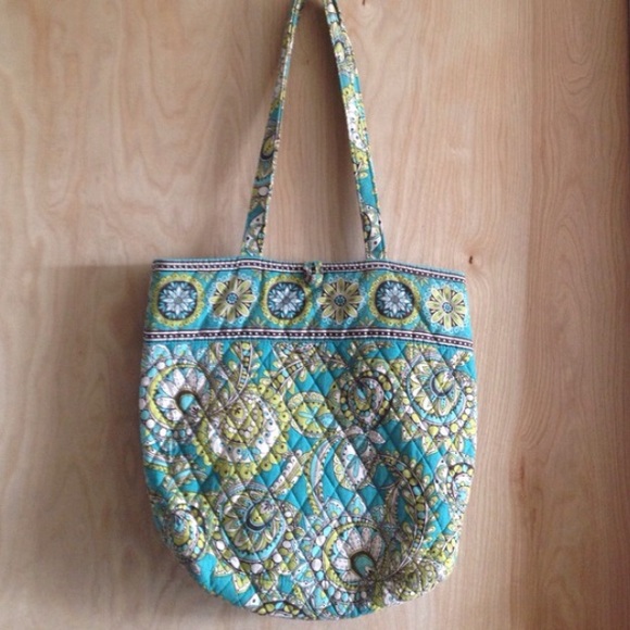 Vera Bradley Handbags - Vera Bradley {great summer tote} 👜