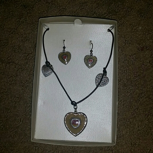 Necklace and earing set