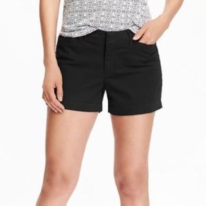 Old Navy favorite 3 1/2 in. Khaki shorts
