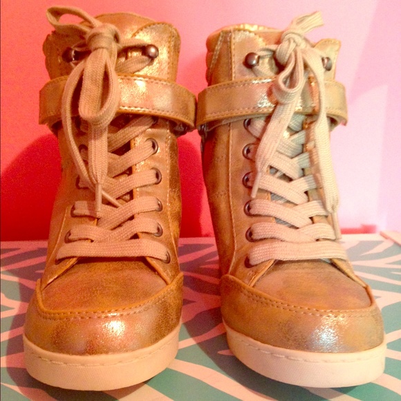 Gold wedge sneaker