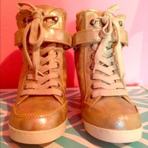Gold wedge sneaker