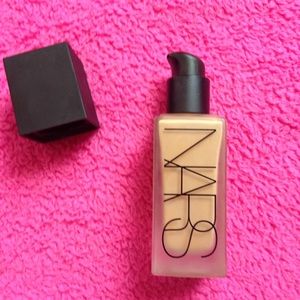 Nars All Day Luminous Foundation