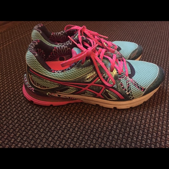 Women's size 10 asics. Bright blue and pink