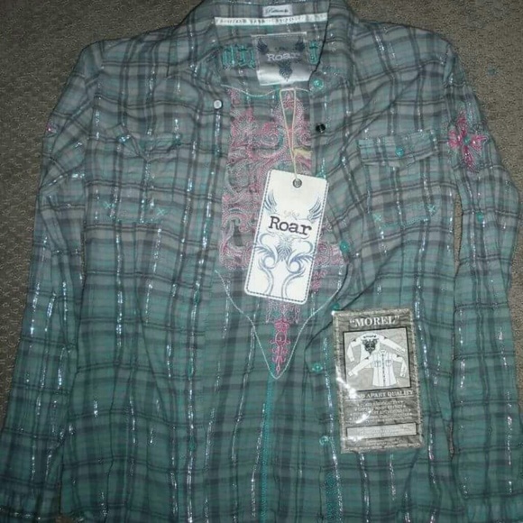 roar Tops - SOLD Roar shirt xs brand new