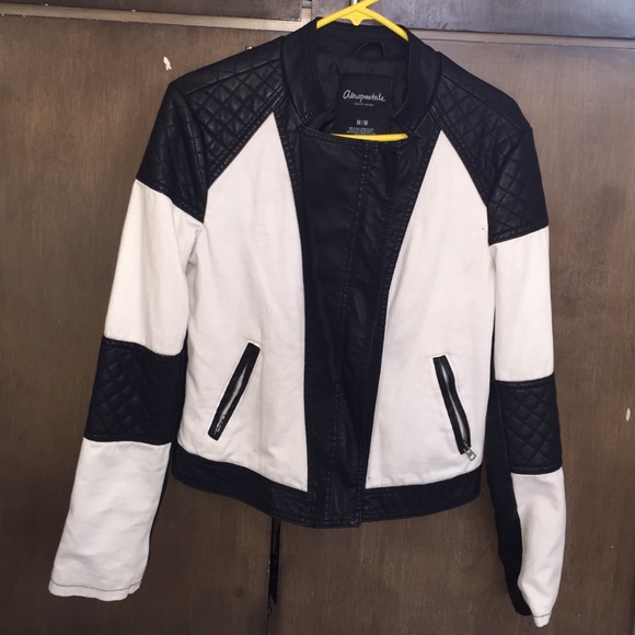 Aeropostale black and white jacket •Preowned•