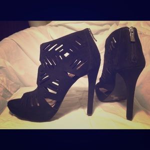 BCBG SZ 7M Booties