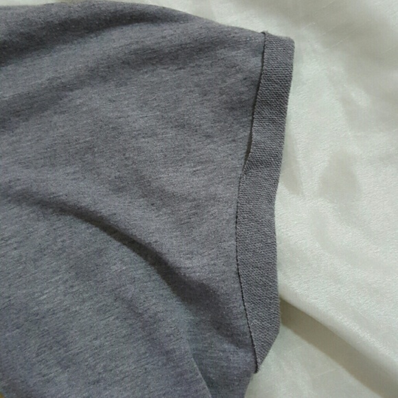 Loose Gray Cali Top - Picture 2 of 4