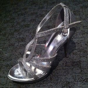 Silver Glitter Opened Toed Platform Heels 4 1/2 In
