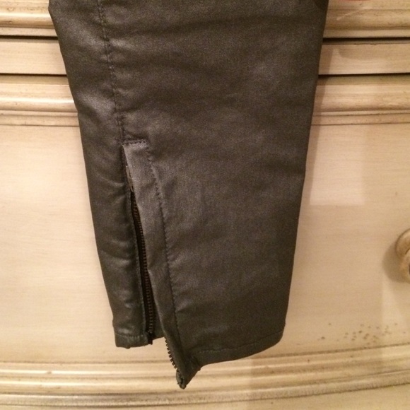 *SOLD* Rag & Bone - Zipper Capri - Picture 3 of 4