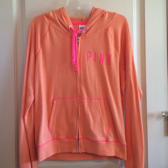 ORANGE VS SWEARSHIRT