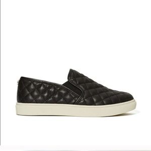 Steve Madden eccentric quilted black shoes