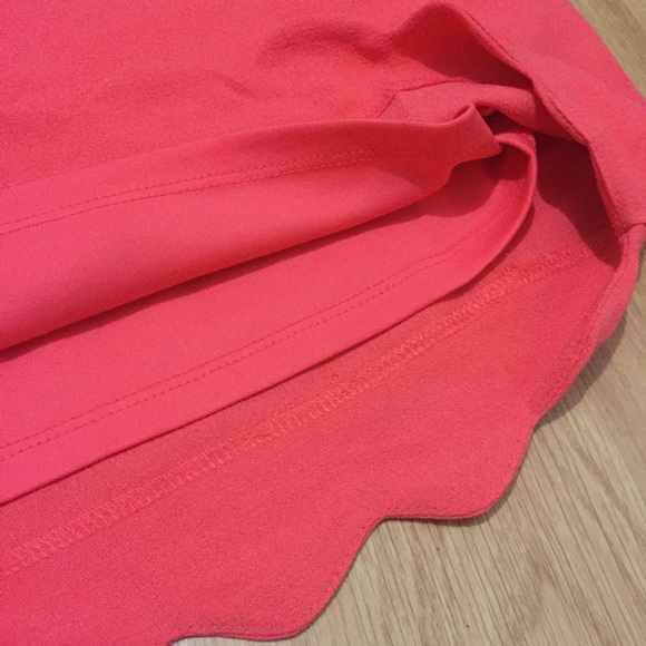 ❌Bundled❌Coral Scalloped Hem Back Zippered Top - Picture 3 of 4