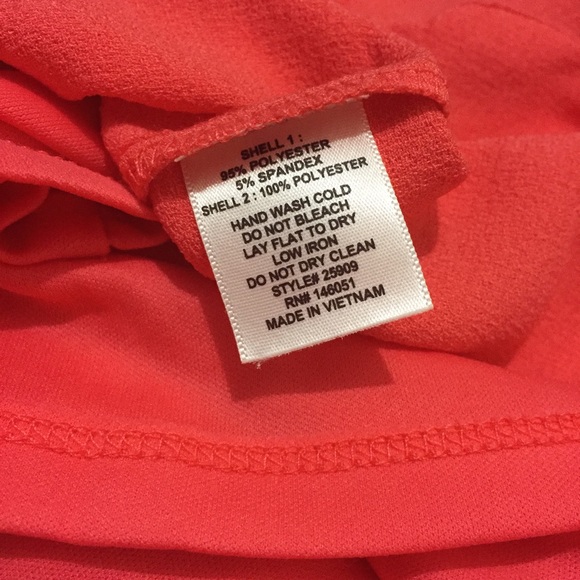 ❌Bundled❌Coral Scalloped Hem Back Zippered Top - Picture 4 of 4