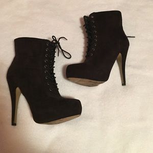 High heels black boots