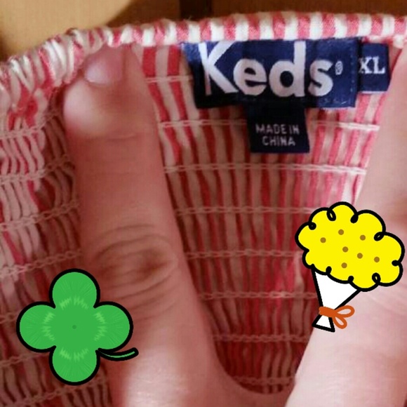 Vintage inspired red and white striped crop top - Picture 3 of 4