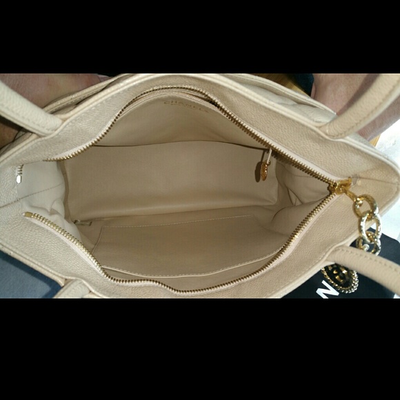 ☆☆☆Sold☆☆☆ Chanel Gold Medallion Tote - Picture 4 of 4