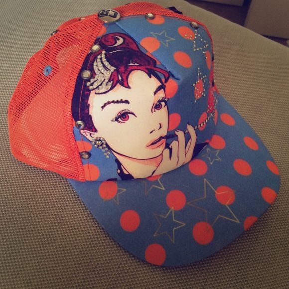 Crystal rock hat🔴