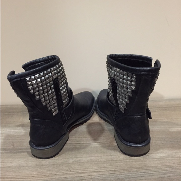 Boots - Picture 2 of 3
