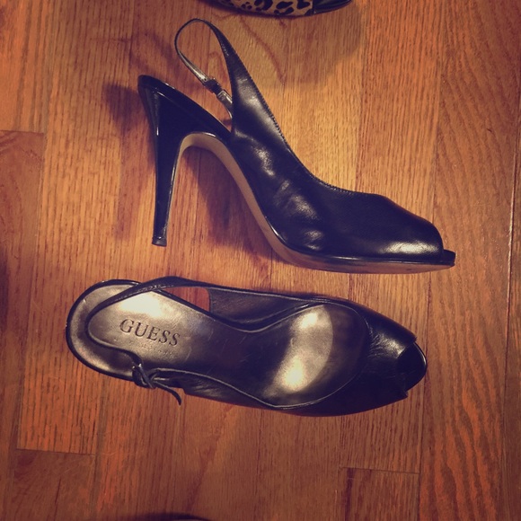 Guess sling back pump
