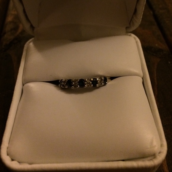 14 karat white gold sapphire and diamond ring