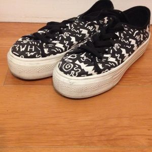 White and black platforms