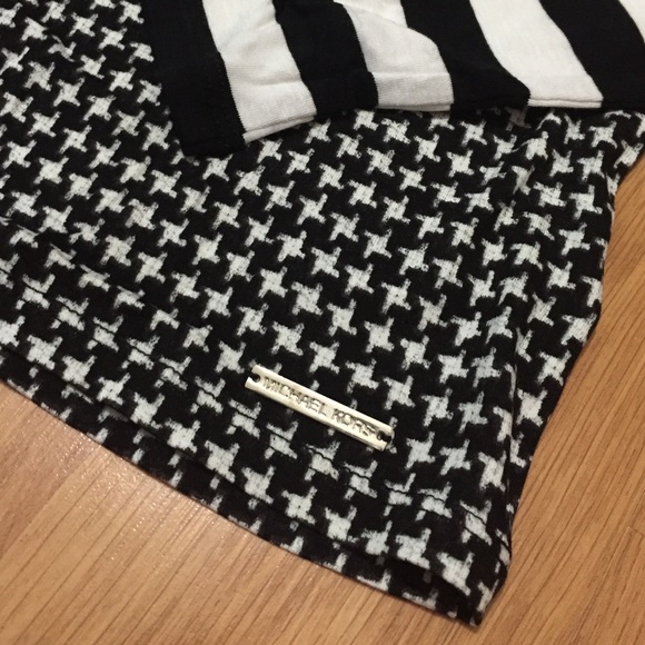 Michael Kors Houndstooth Striped Print Block Tee - Picture 4 of 4