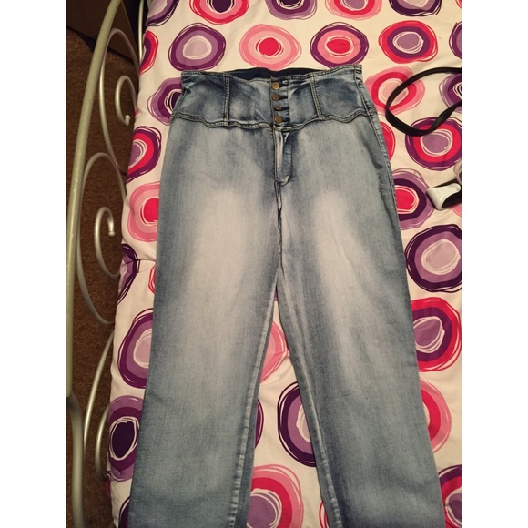 High-Waisted Jeans