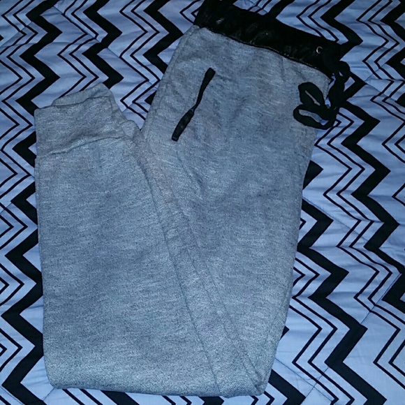 Super cute grey jogger pants