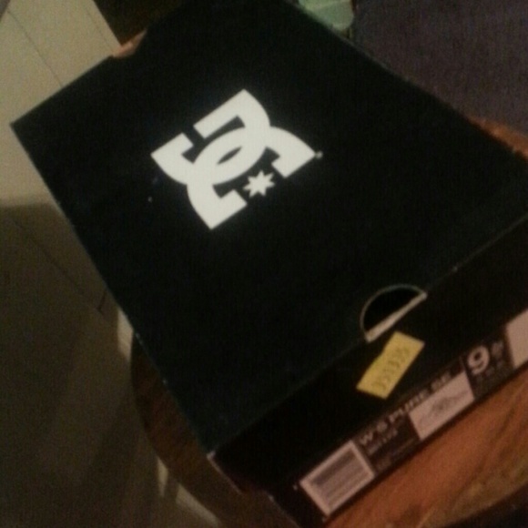 DC Shoes - black/turquoise / white comes w/ turquoises string