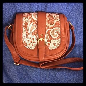 Brown purse with white crochet