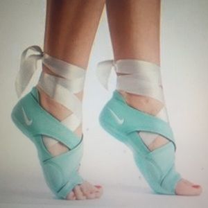 Nike studio wrap pack