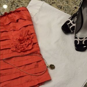 SOLD!!! Banana Republic white pencil skirt