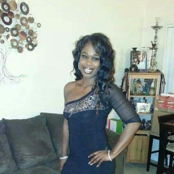 Meet Your Posher, LaNiedra - Picture 2 of 3