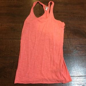 Salmon colored t-shirt