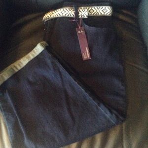 Amanda Classic Fit mid rise Capri