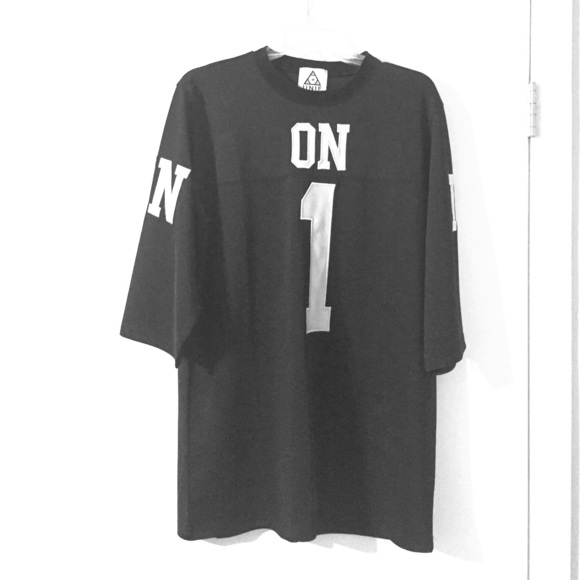 Tops - On 1 UNIF oversized Jersey