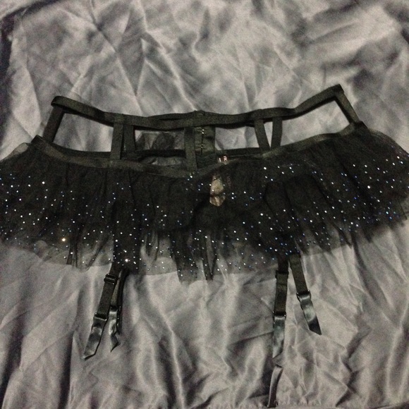 BRAND NEW W/TAGS! Victoria's Secret garter belt!