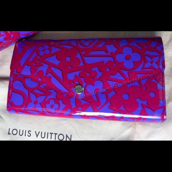 Louis Vuitton Handbags - SOLD Louis Vuitton LE sweet Sarah wallet