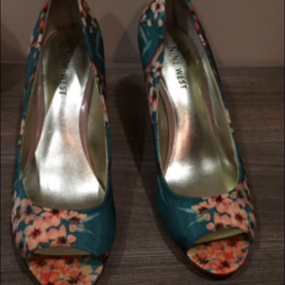 Shoes - Picture 2 of 3