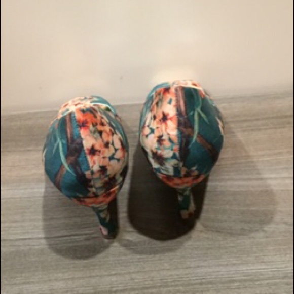 Shoes - Picture 3 of 3