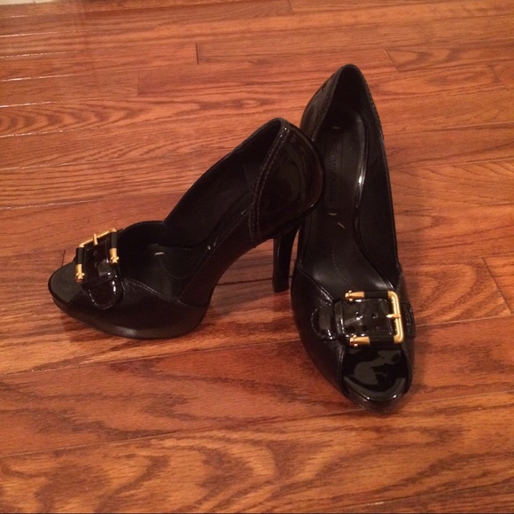 BCBG Women's Size 6 Heel. Color-Black