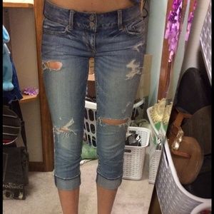 Distressed jean capris