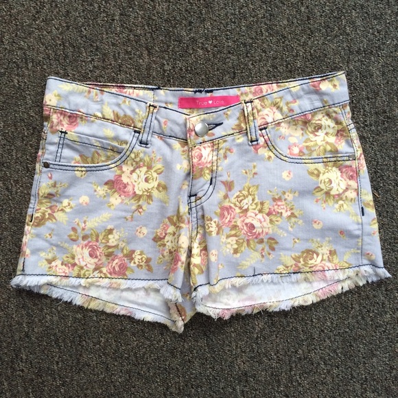 Floral Denim Shorts 🌸